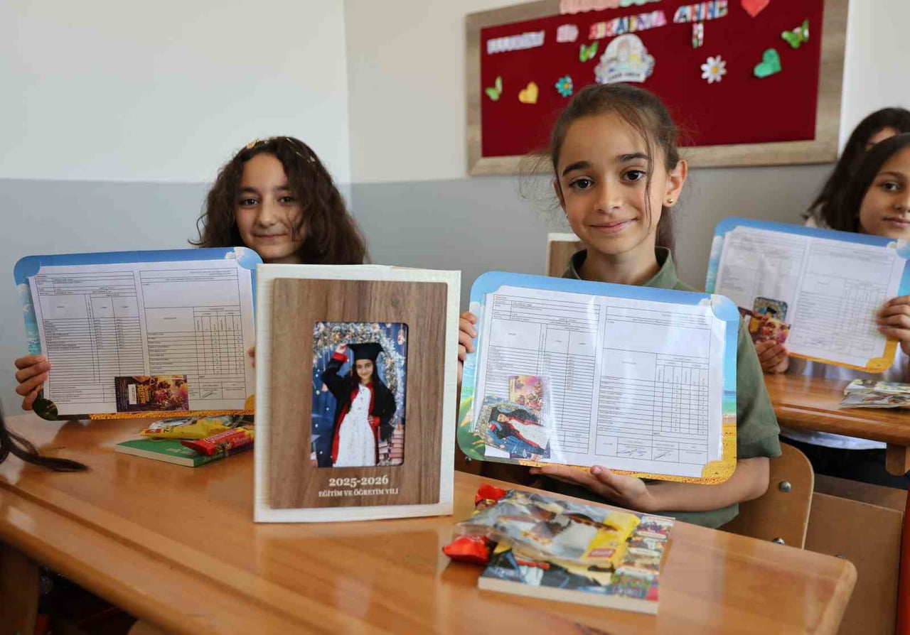 ELAZIĞ'DA 2025-2026 EĞİTİM ÖĞRETİM YILININ SONA ERMESİYLE 119 BİN ÖĞRENCİ KARNE HEYECANI...