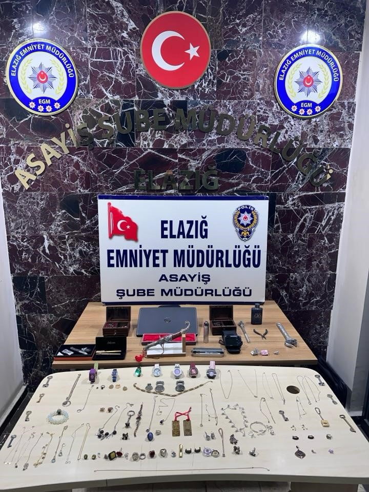 ELAZIĞ'DA BİR İKAMETTEN 7 MİLYON LİRA DEĞERİNDE ZİYNET EŞYASI ÇALAN 4 ŞÜPHELİ, EMNİYET EKİPLERİNİN...