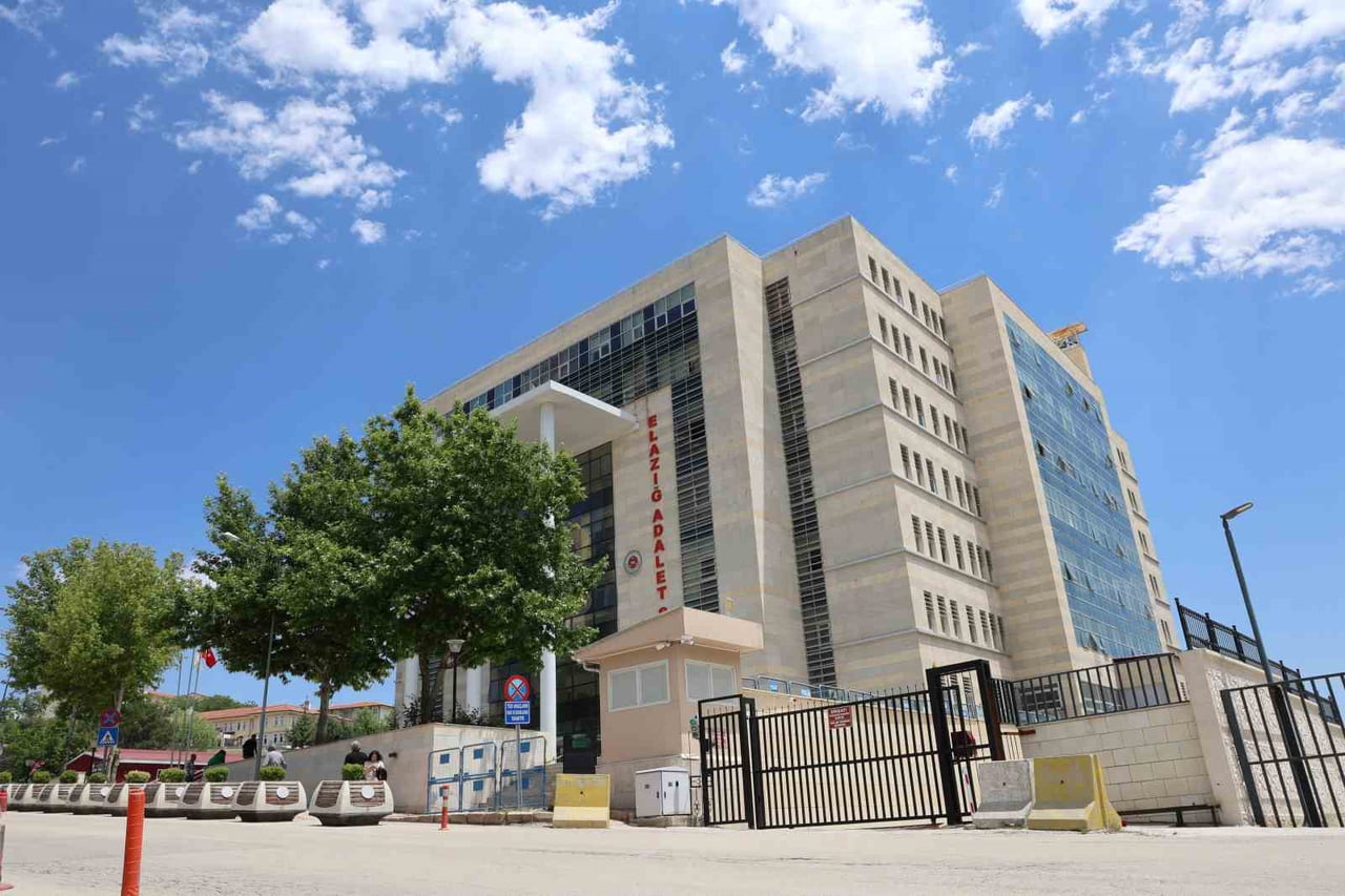 ELAZIĞ'DA İKİ KADININ ÇANAKKALE ŞEHİTLERİ HAKKINDAKİ İFADELERİNE TEPKİ GÖSTEREN EMŞAV ELAZIĞ ŞUBE...