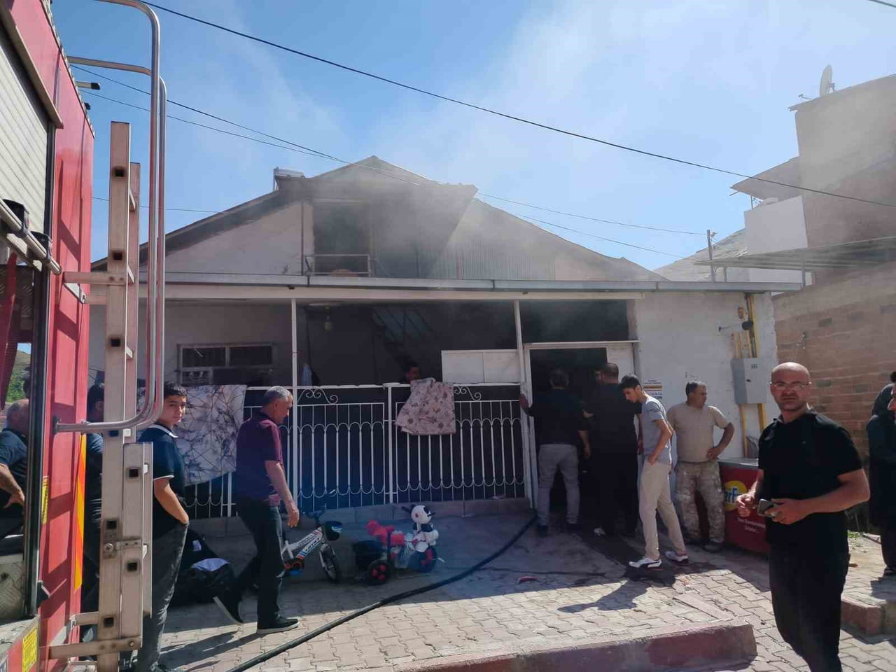 ELAZIĞ'IN KEBAN İLÇESİNDE MÜSTAKİL BİR EVDE ÇIKAN YANGIN, İTFAİYE TARAFINDAN...