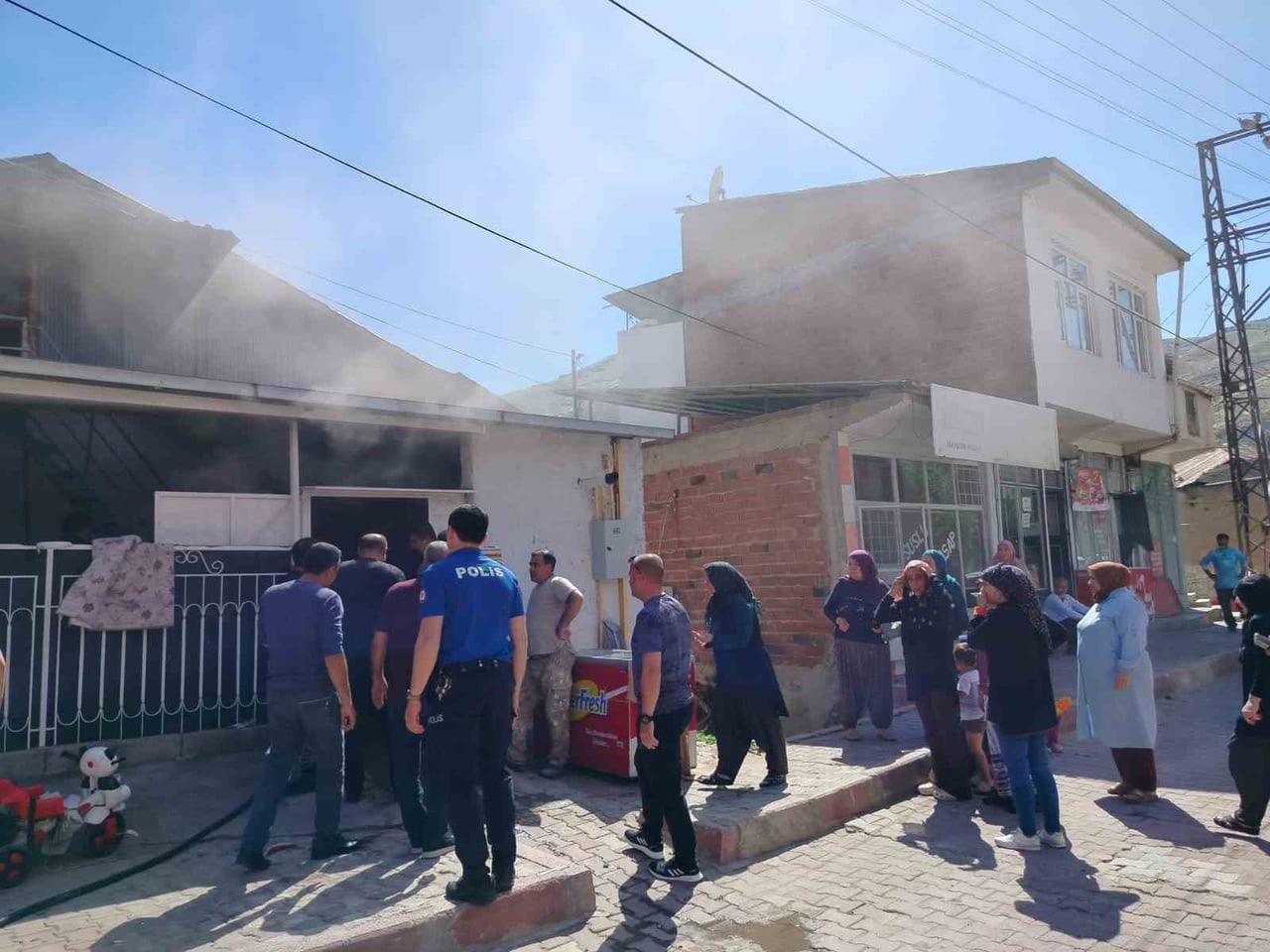 ELAZIĞ'IN KEBAN İLÇESİNDE MÜSTAKİL BİR EVDE ÇIKAN YANGIN, İTFAİYE TARAFINDAN...