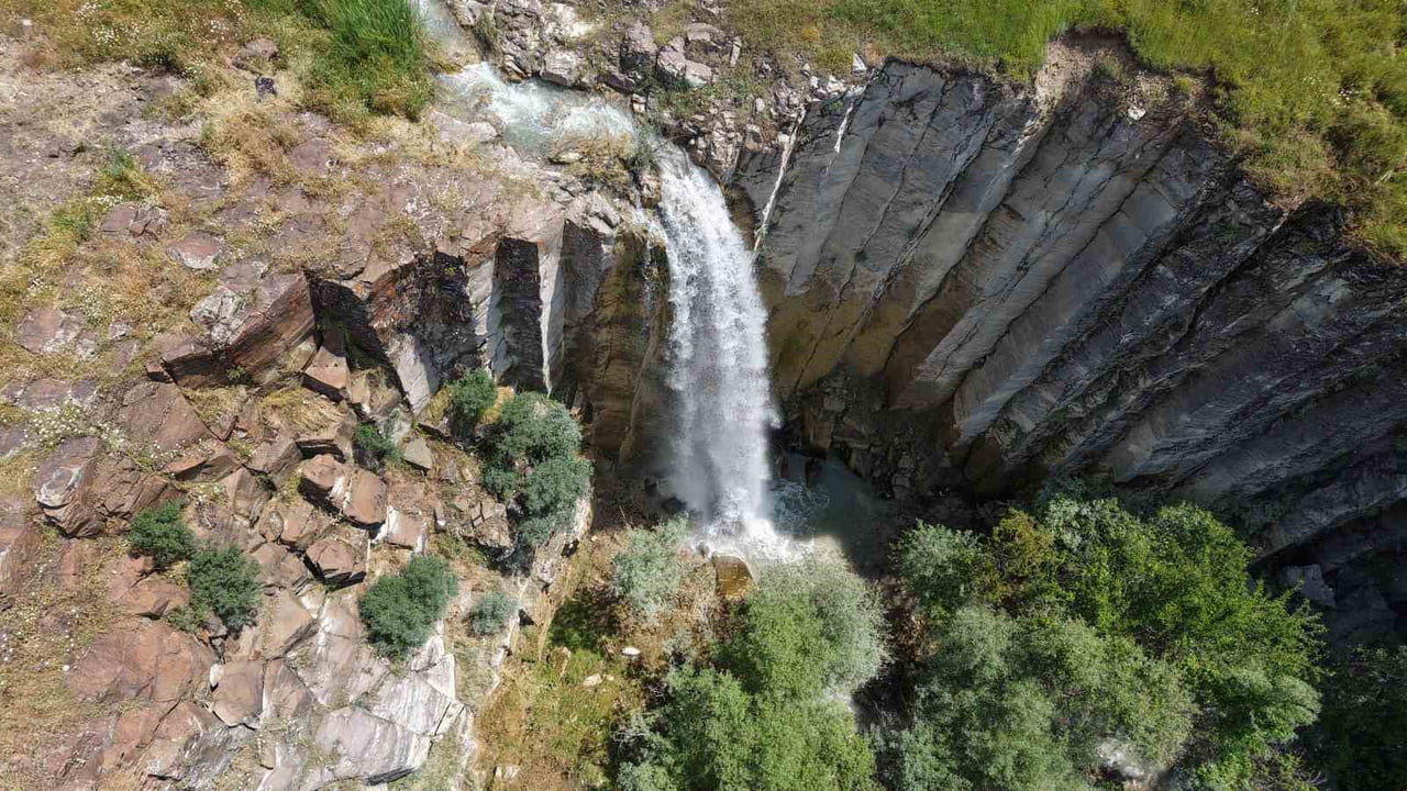 ELAZIĞ'IN KOVANCILAR İLÇESİNDE BULUNAN NİŞANKAYA ŞELALESİ VE KANYONU, EL DEĞMEMİŞ DOĞAL YAPISI...