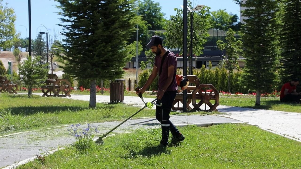 ELAZIĞ BELEDİYESİ TARAFINDAN KENT GENELİNDEKİ PARK, YEŞİL ALAN VE YAŞAM ALANLARINDA BAKIM, ONARIM...