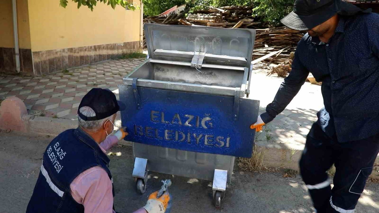 ELAZIĞ’DA BELEDİYE EKİPLERİ TARAFINDAN KENT GENELİNDEKİ TEMİZLİK FAALİYETLERİ YOĞUN BİR ŞEKİLDE...