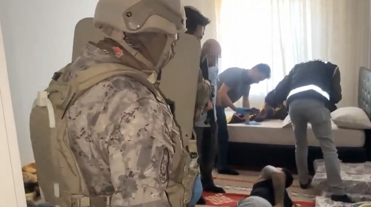 ELAZIĞ’DA BİR İŞ YERİNİN KURŞUNLANMASI SONUCU ELAZIĞ MERKEZLİ 4 İLDE YAPILAN OPERASYONDA 10...