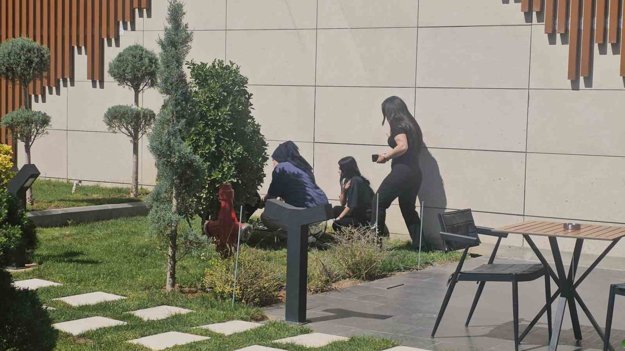 ELAZIĞ’DA FOUR POİNTS BY SHERATON OTELİNİN ÇATI KATINDA YANGIN ÇIKTI. YANGIN, İTFAİYE EKİPLERİNİN...