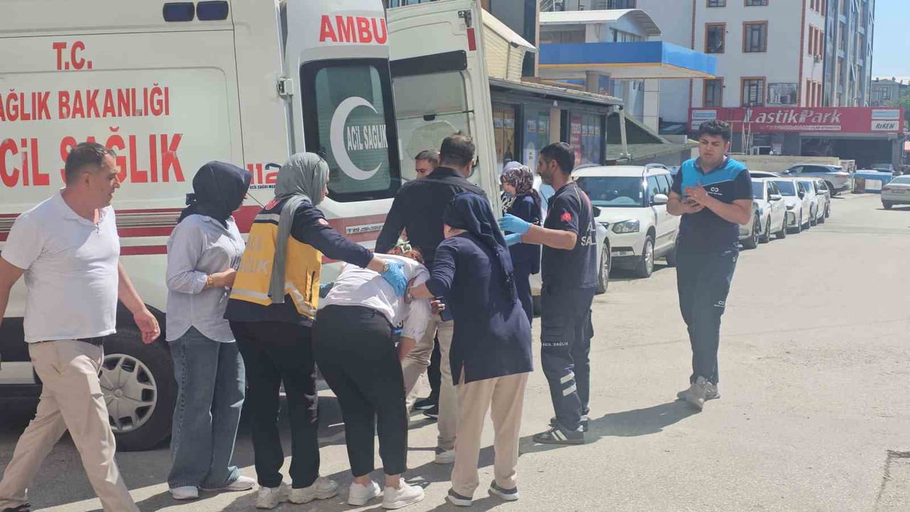 ELAZIĞ’DA FOUR POİNTS BY SHERATON OTELİNİN ÇATI KATINDA YANGIN ÇIKTI. YANGIN, İTFAİYE EKİPLERİNİN...