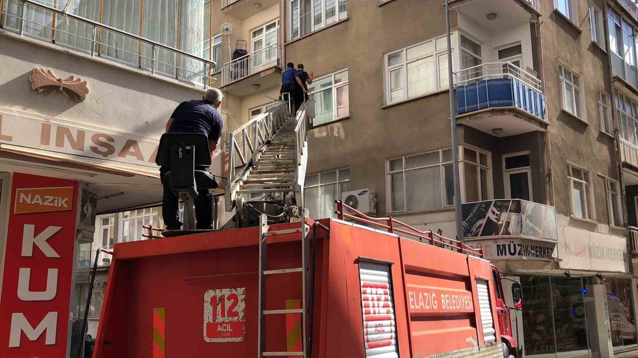 ELAZIĞ’DA HABER ALINAMAYAN ŞAHIS İÇİN EKİPLER SEFERBER OLURKEN, ŞAHSIN EVDE UYUDUĞU ORTAYA...
