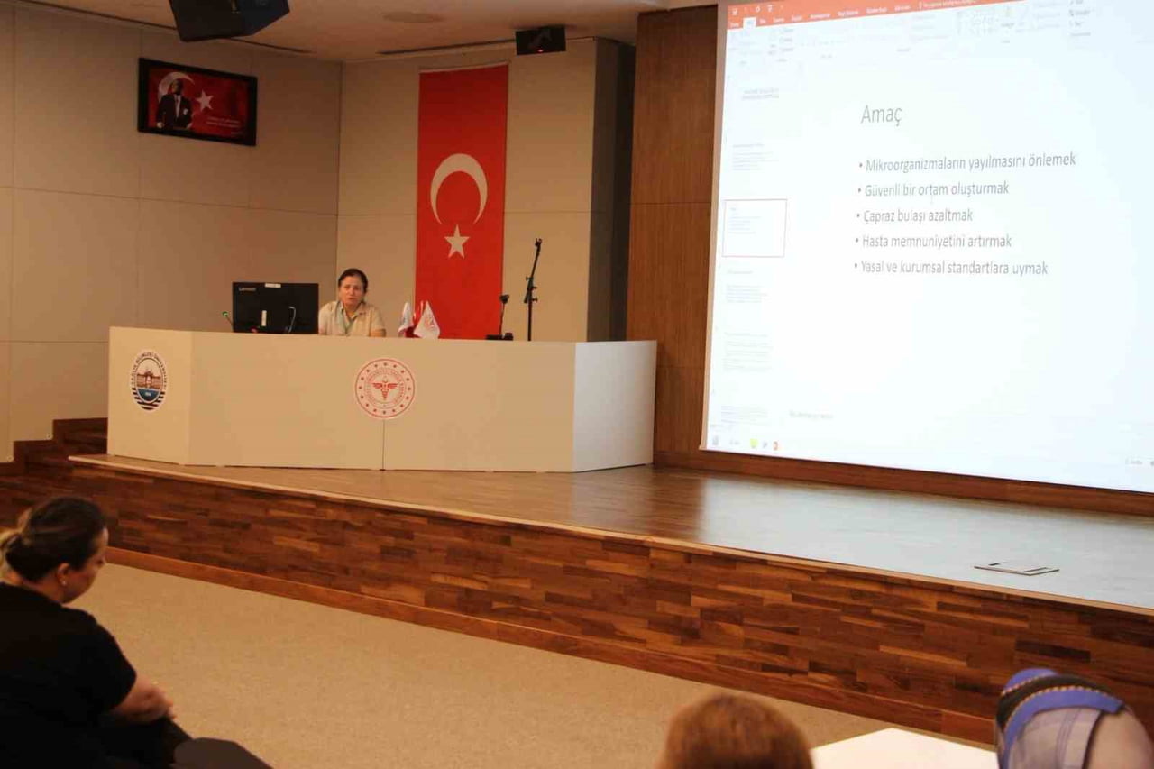ELAZIĞ’DA HASTANE PERSONELİNE HASTANE TEMİZLİĞİ VE ENFEKSİYON KONTROLÜ EĞİTİMİ