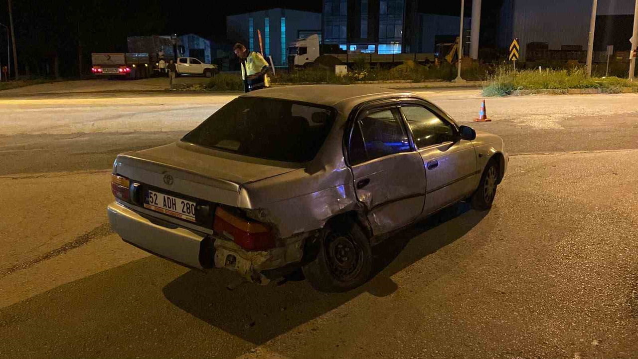 ELAZIĞ’DA İKİ OTOMOBİLİN ÇARPIŞMASI SONUCU MEYDANA GELEN TRAFİK KAZASINDA 1 KİŞİ...