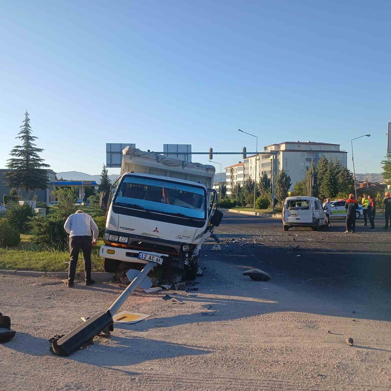 ELAZIĞ’DA KAMYON İLE HAFİF TİCARİ ARACIN ÇARPIŞMASI SONUCU MEYDANA GELEN TRAFİK KAZASINDA 1 KİŞİ...