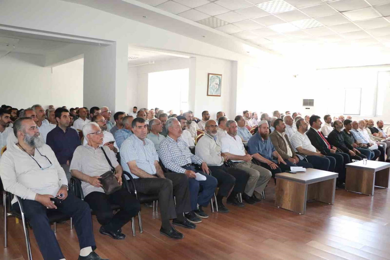 ELAZIĞ’DA KUR’AN KURSU ÖĞRETİCİLERİ VE DİN GÖREVLİLERİNE EĞİTİM