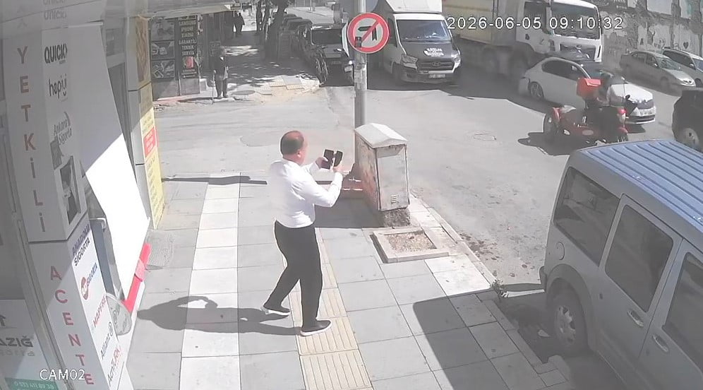 ELAZIĞ’DA RAMPA AŞAĞI FRENİ PATLAYAN KAMYON CADDEYİ ADETA SAVAŞ ALANINA ÇEVİRDİ. KAZADA 10 ARAÇ...