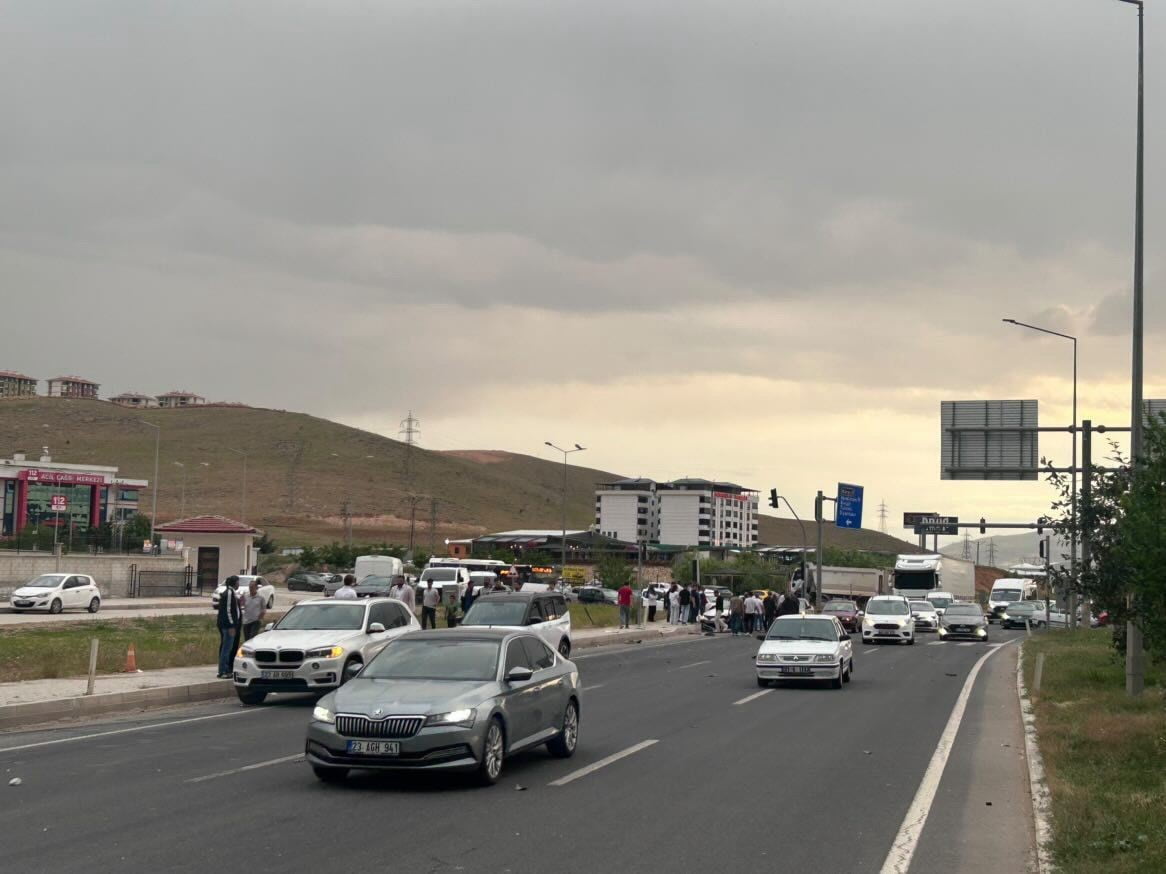 ELAZIĞ’DA SİLOBAS TIR İLE OTOMOBİLİN ÇARPIŞMASI SONUCU MEYDANA GELEN TRAFİK KAZASINDA 2 KİŞİ...