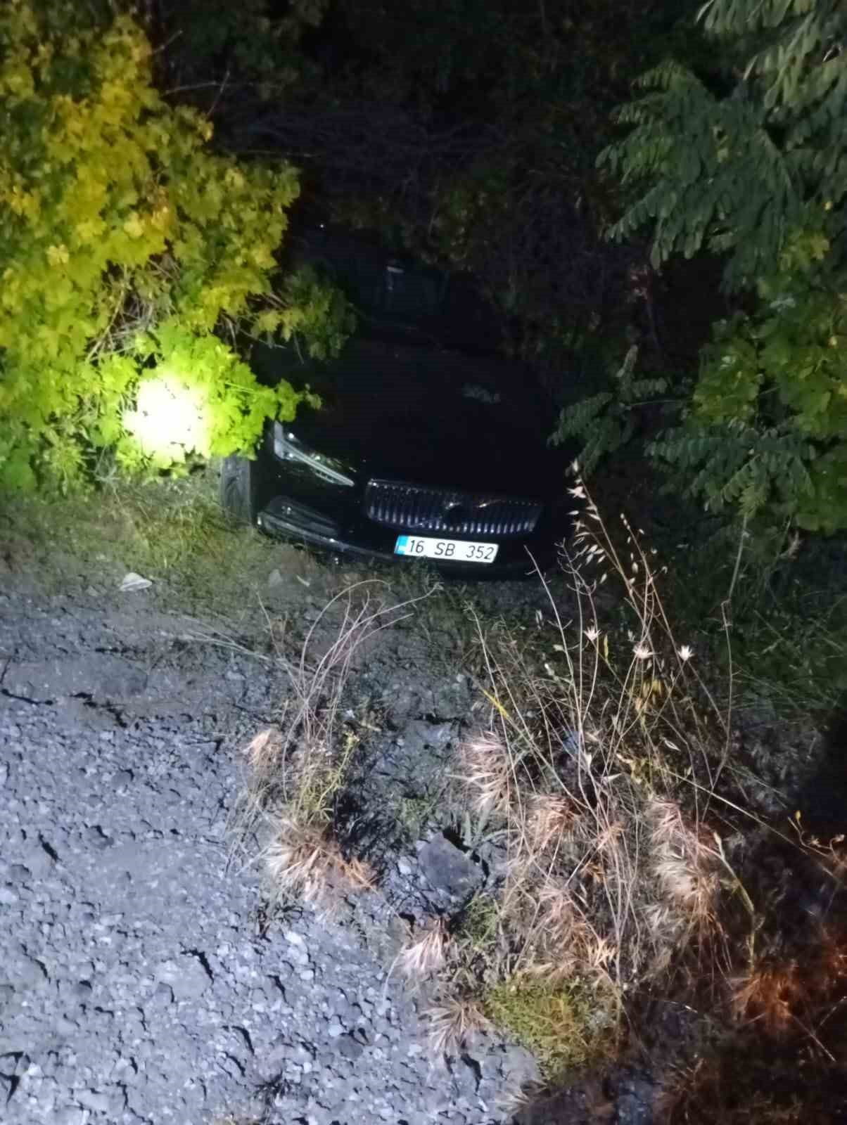 ELAZIĞ’DA SÜRÜCÜSÜNÜN DİREKSİYON HAKİMİYETİNİ KAYBETTİĞİ OTOMOBİL, KONTROLDEN ÇIKARAH ŞARAMPOLE...