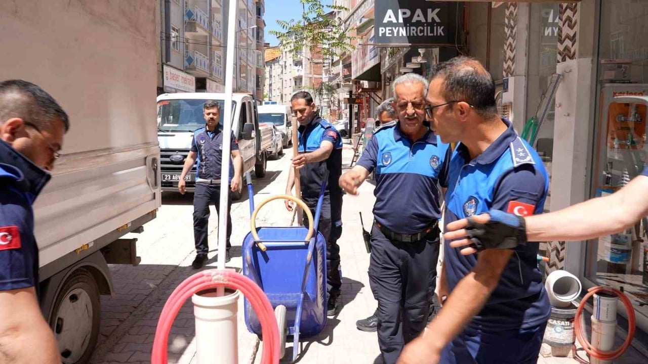 ELAZIĞ’DA ZABITADAN KALDIRIM DENETİMİ