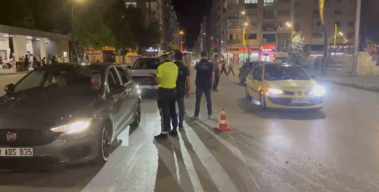 ELAZIĞ İL EMNİYET MÜDÜRLÜĞÜ, KENT GENELİNDE TRAFİK GÜVENLİĞİNİ SAĞLAMAK VE KURALLARA UYUMU...
