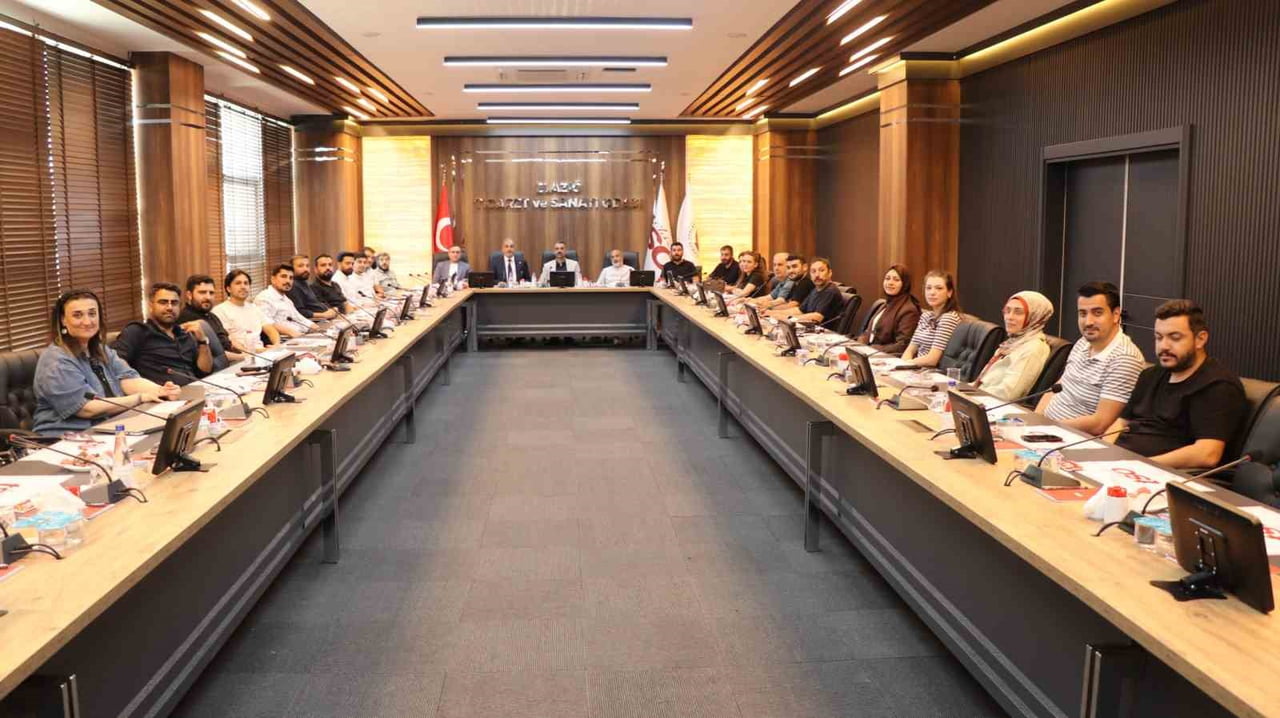 ELEKTRİK MÜHENDİSLERİ ELAZIĞ TİCARET VE SANAYİ ODASI MECLİS SALONU’NDA SEKTÖR DEĞERLENDİRME...