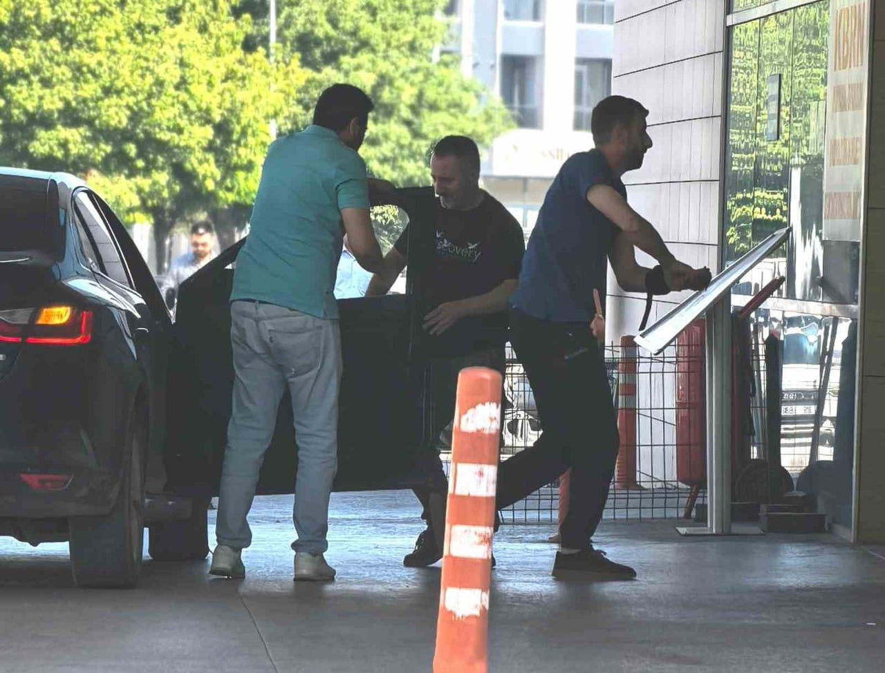 ELİNİ MAKİNAYA KAPTIRAN İŞÇİNİN PARMAĞI KOPTU