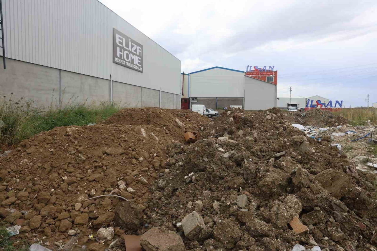 EMEK VERİP İŞ YERİNİ GÜZELLEŞTİRMEYE ÇALIŞAN BOZOĞLAN, AKŞAM İŞ YERİNİ KAPATIP SABAH AÇTIĞI ESNADA...