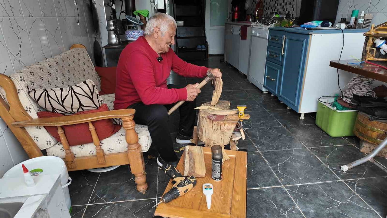 EMEKLİ OLDUKTAN SONRA KAYIKHANESİNDE BALIKÇILIKLA UĞRAŞAN 78 YAŞINDAKİ ŞABAN AKÇAY, BİR SÜRE SONRA...