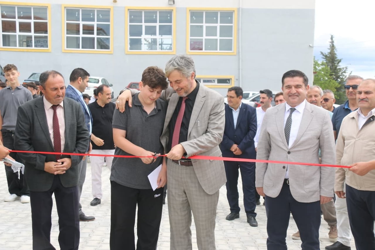 EMET CEVİZDERE ŞEHİTLERİ MTAL’DE YILSONU SERGİSİ VE ÖDÜL TÖRENİ