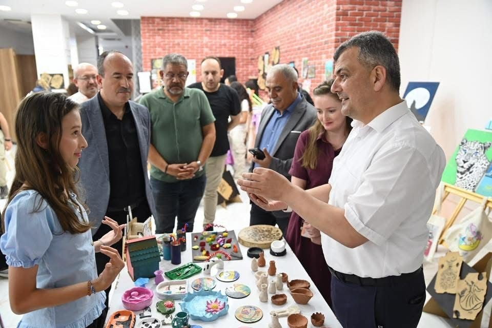 EMİRDAĞ MİTHATPAŞA ORTAOKULU’NDAN ‘SANAT ŞÖLENİ’