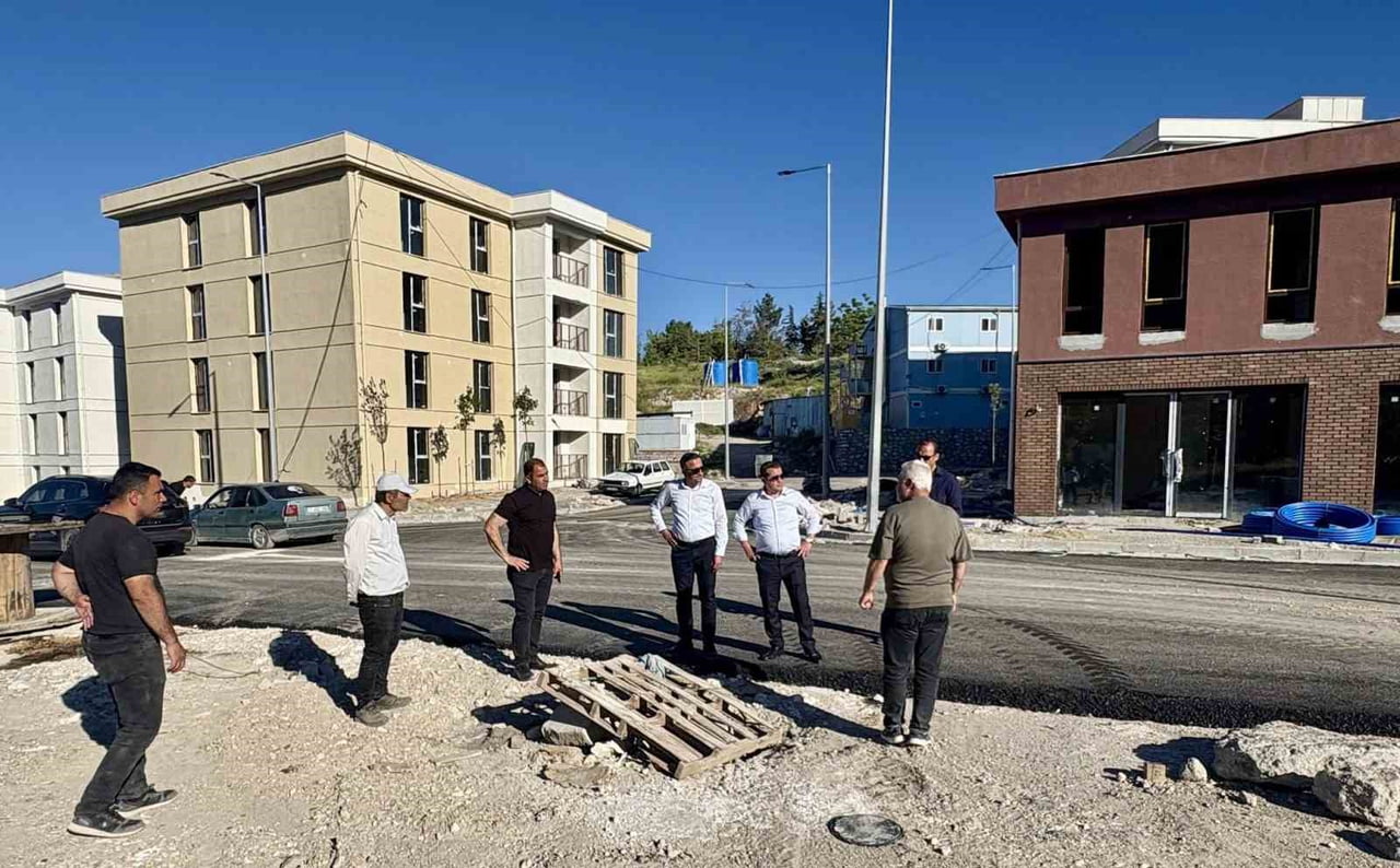 EMLAK KONUT AKÇADAĞ'IN YENİDEN İNŞASINDA ALTYAPI VE ÜSTYAPI ÇALIŞMALARINI SÜRDÜRÜYOR