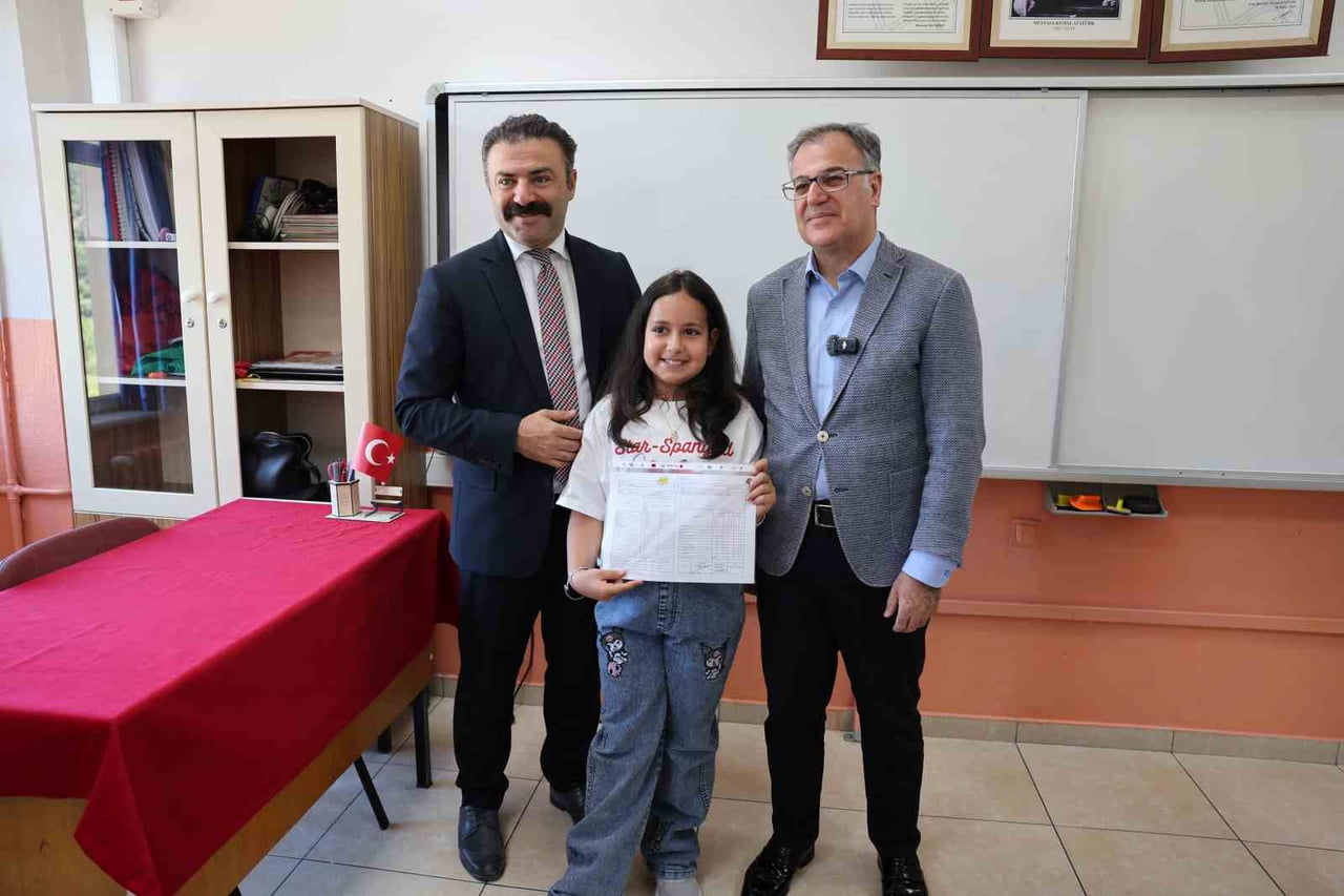‘EN BÜYÜK MUTLULUĞUMUZ, ÇOCUKLARIMIZIN YÜZÜNDEKİ TEBESSÜM’ DİYEN HACILAR BELEDİYE BAŞKANI BİLAL...