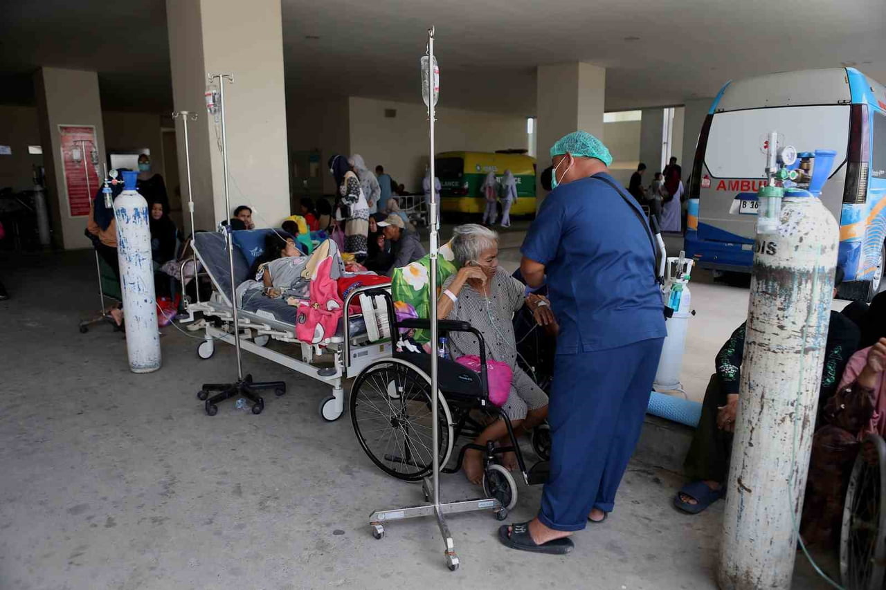 ENDONEZYA'NIN ORTA KESİMİNDEKİ SULAWESİ ADASINDA MEYDANA GELEN 6.7 BÜYÜKLÜĞÜNDEKİ DEPREM HASARA...