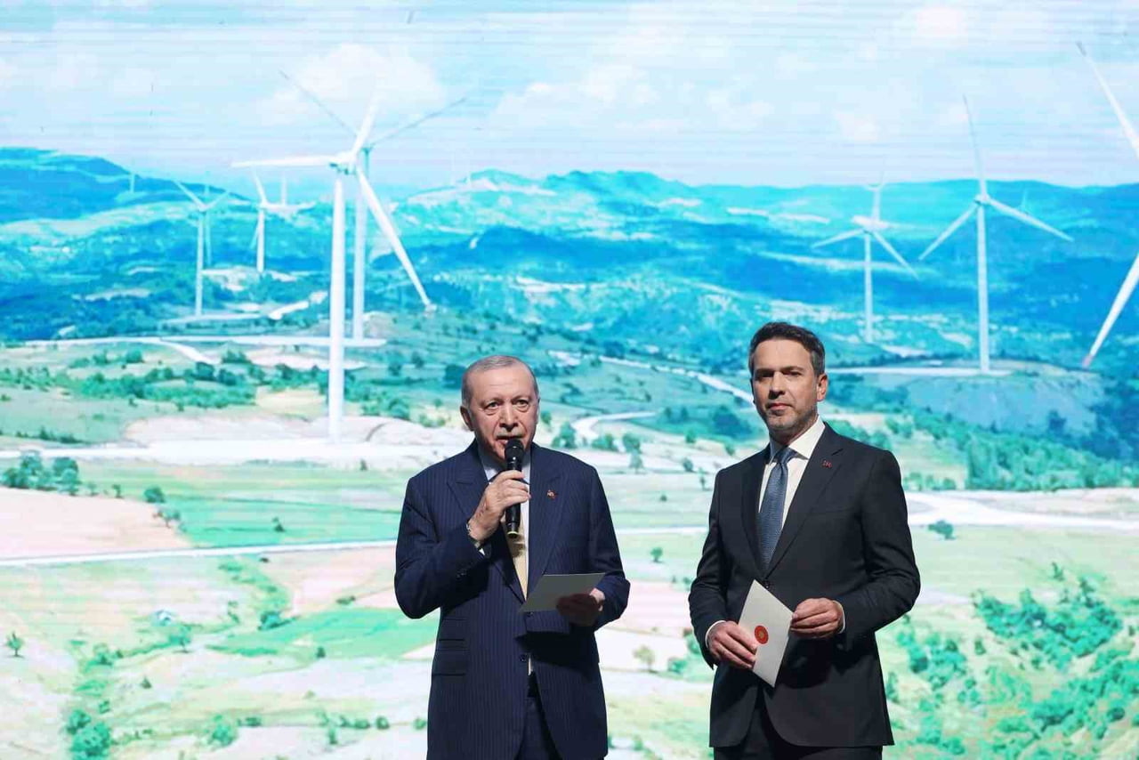 ENERJİ VE TABİİ KAYNAKLAR BAKANI ALPARSLAN BAYRAKTAR, 30 MİLYAR DOLARLIK YATIRIMLA, TÜRKİYE’NİN...