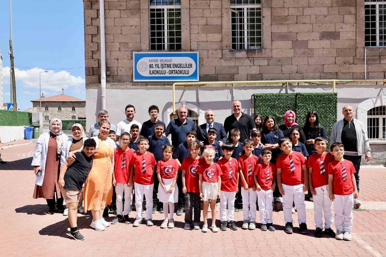 ERCİYES ÜNİVERSİTESİ (ERÜ) REKTÖRÜ PROF. DR. FATİH ALTUN, 80. YIL İŞİTME ENGELLİLER İLKOKULU VE...