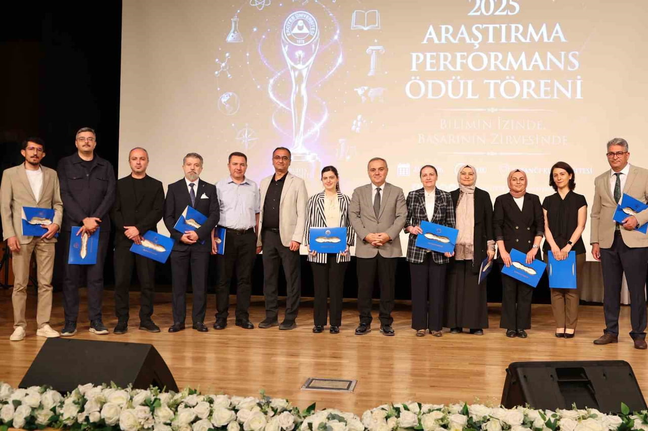 ERCİYES ÜNİVERSİTESİ (ERÜ) TARAFINDAN '2025 YILI ARAŞTIRMA PERFORMANS ÖDÜL TÖRENİ'...