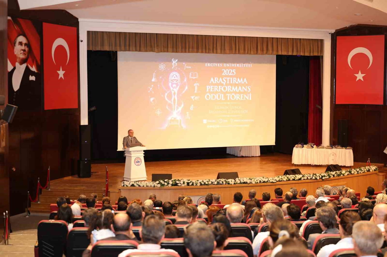 ERCİYES ÜNİVERSİTESİ (ERÜ) TARAFINDAN '2025 YILI ARAŞTIRMA PERFORMANS ÖDÜL TÖRENİ'...