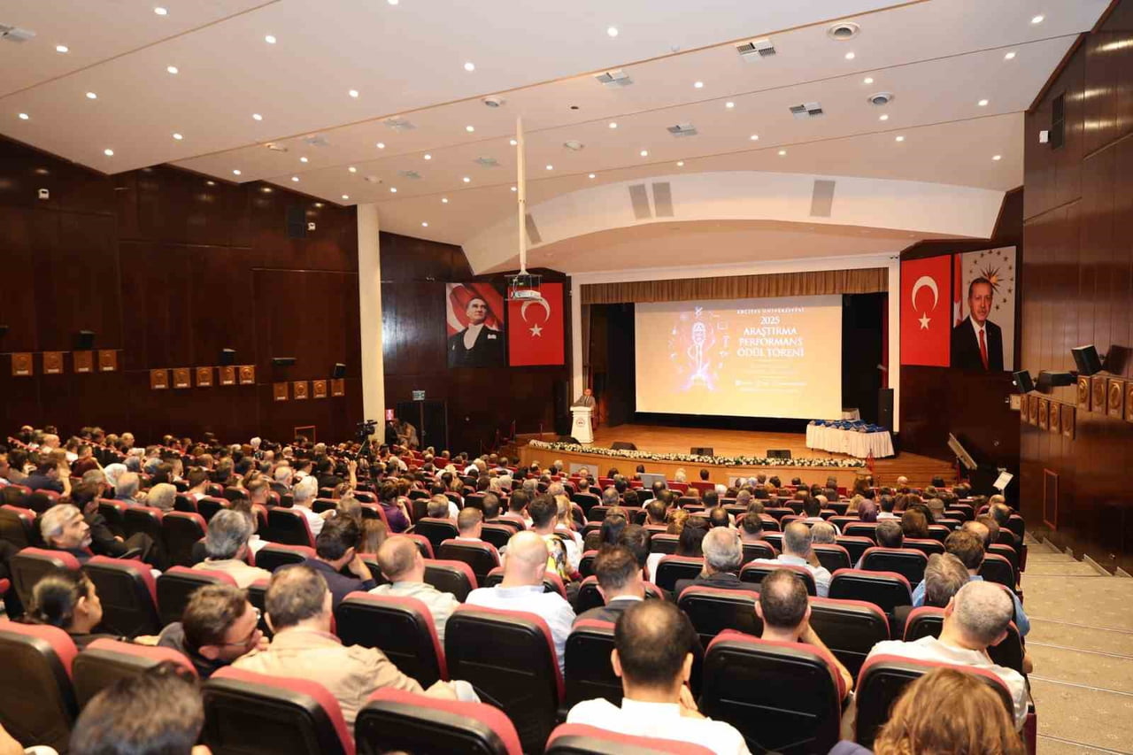 ERCİYES ÜNİVERSİTESİ (ERÜ) TARAFINDAN “2025 YILI ARAŞTIRMA PERFORMANS ÖDÜL TÖRENİ”...