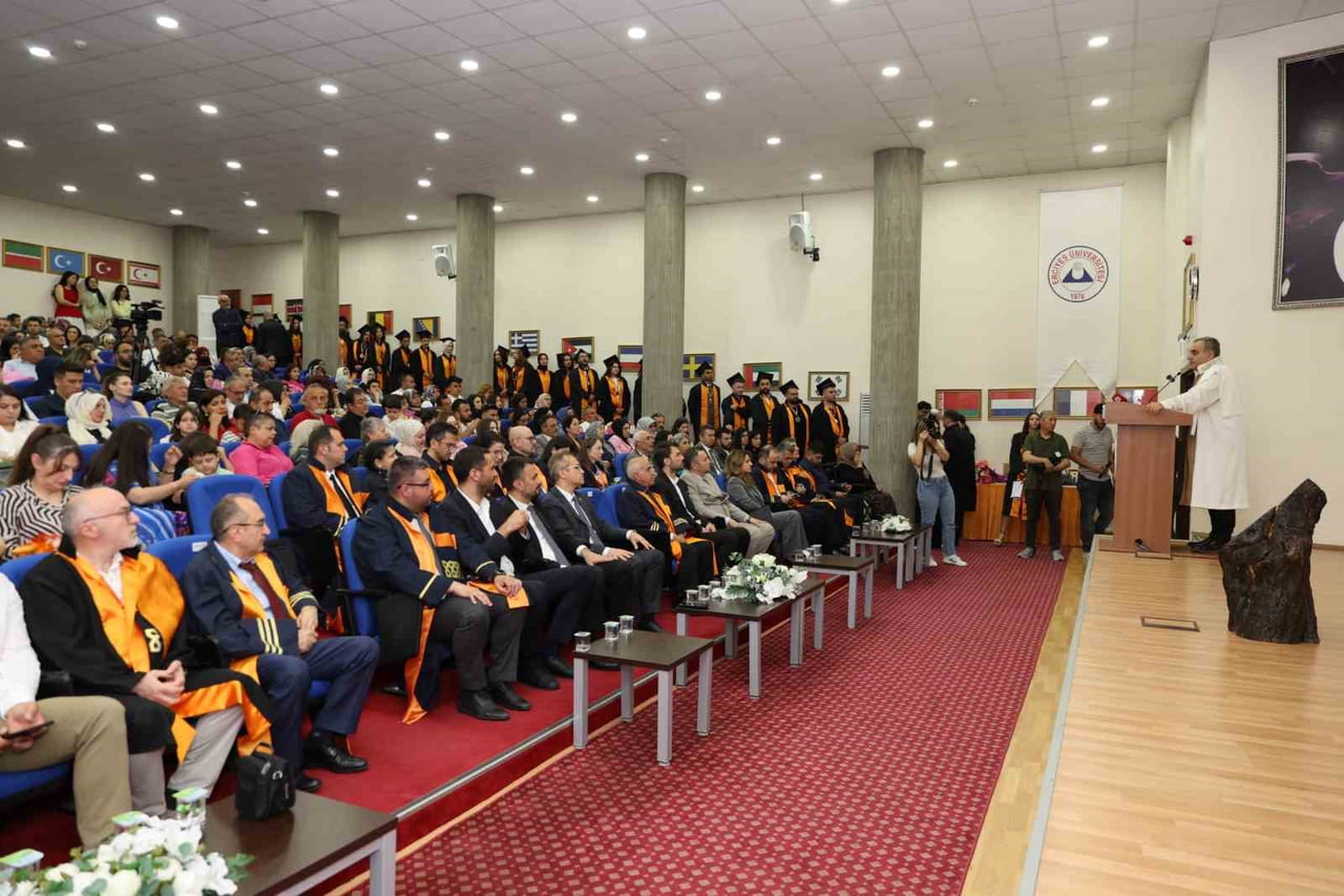 ERCİYES ÜNİVERSİTESİ (ERÜ) TURİZM FAKÜLTESİ 2025-2026 EĞİTİM-ÖĞRETİM YILI 17. DÖNEM MEZUNLARINI...