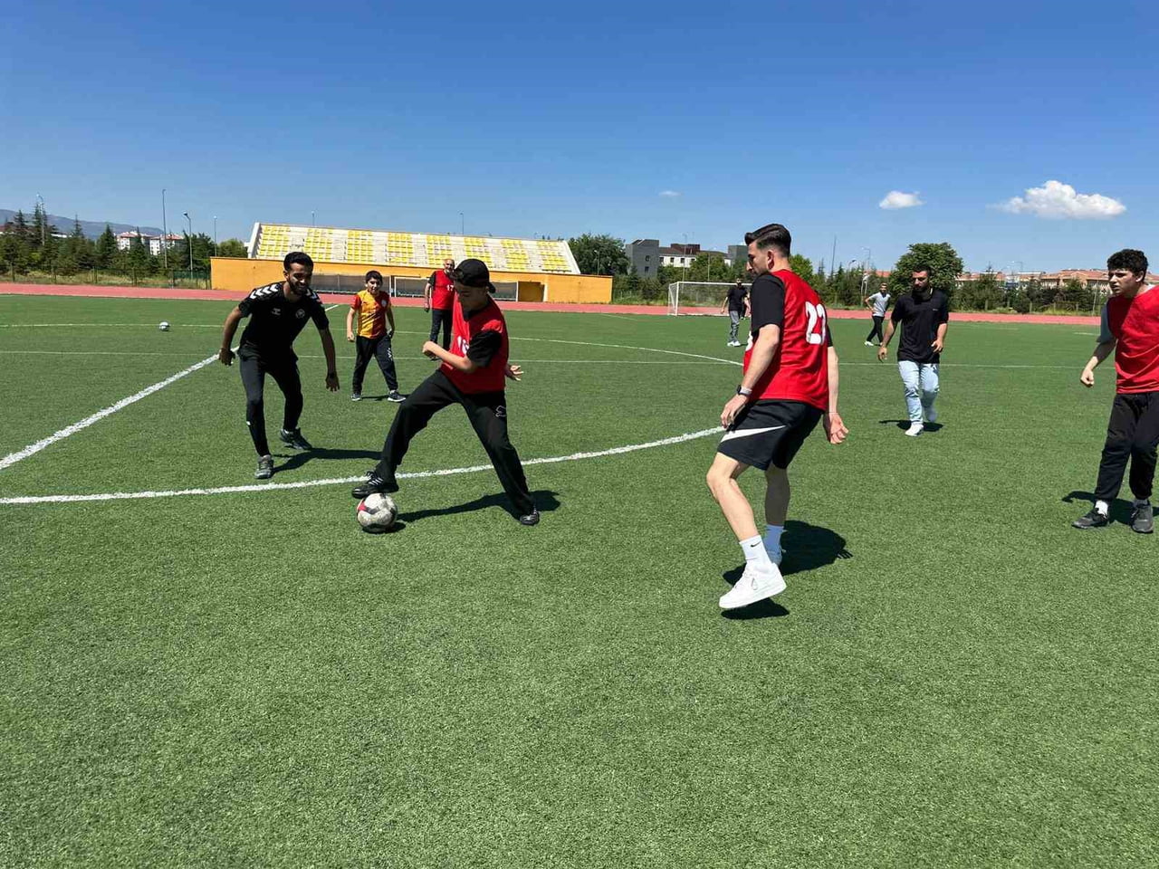 ERCİYES ÜNİVERSİTESİ SPOR BİLİMLERİ FAKÜLTESİ TARAFINDAN DÜZENLENEN 'SPOR DOSTU KAMPÜS SEVGİ ENGEL...