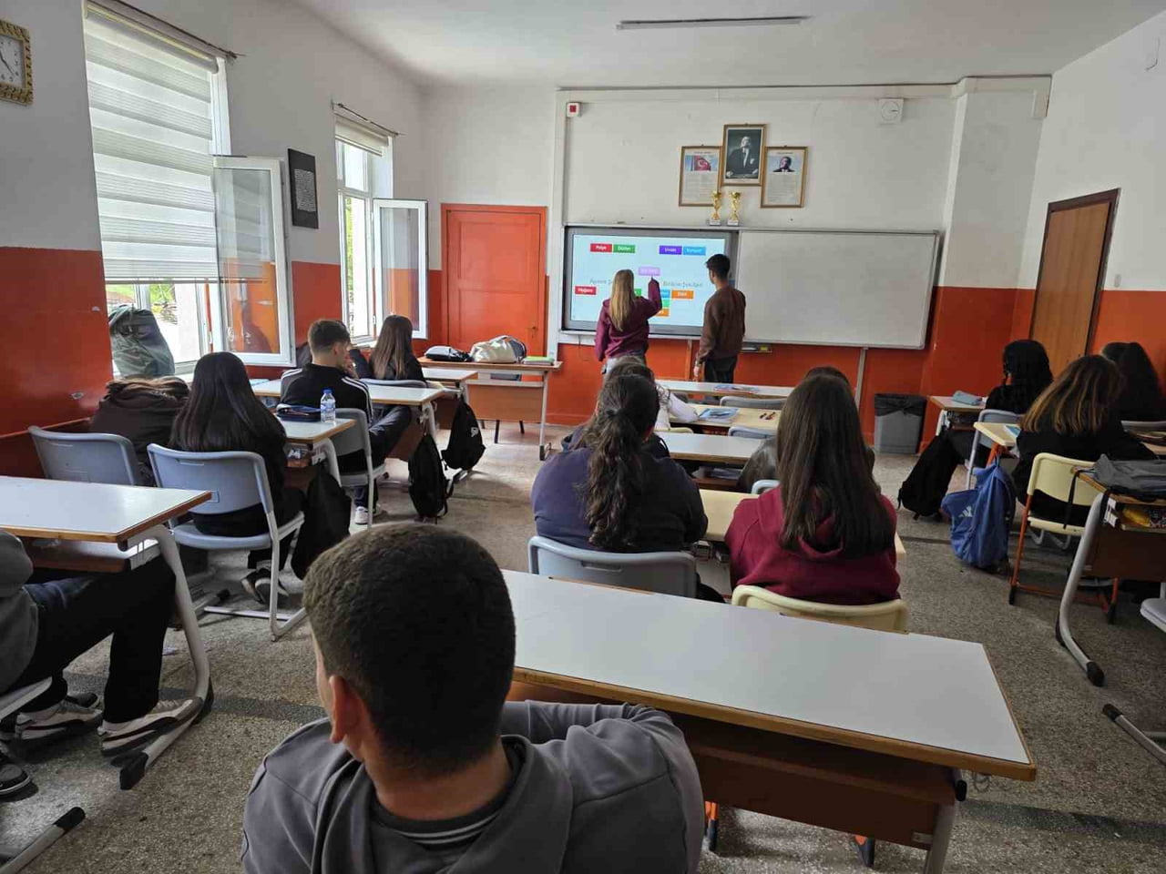 ERFELEK ŞEHİT ÖZKAN ÇELİKKAYA ÇOK PROGRAMLI ANADOLU LİSESİ ÖNCÜLÜĞÜNDE YÜRÜTÜLEN "LEARNANDTEACH&...