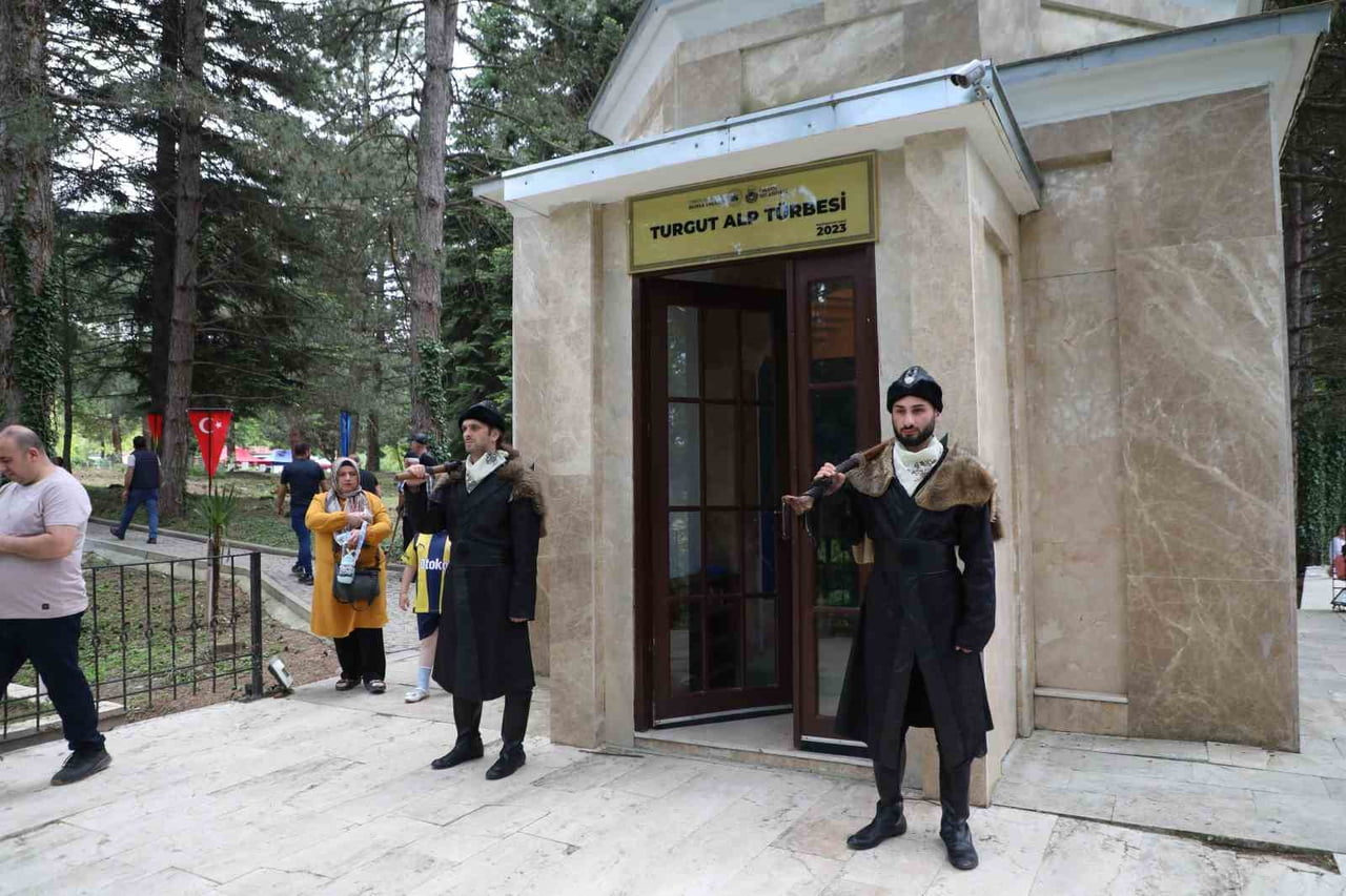 ERTUĞRUL GAZİ VE OSMAN GAZİ'NİN SİLAH ARKADAŞI, İNEGÖL'ÜN FATİHİ TURGUT ALP, KABRİNİN BULUNDUĞU...