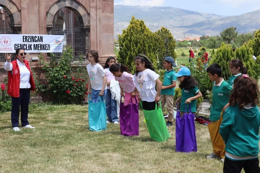 ERZİNCAN'DA, ÇEVREME DUYARLIYIM, DEĞERLERİME SAHİP ÇIKIYORUM (ÇEDES) PROJESİ KAPSAMINDA YÜRÜTÜLEN...