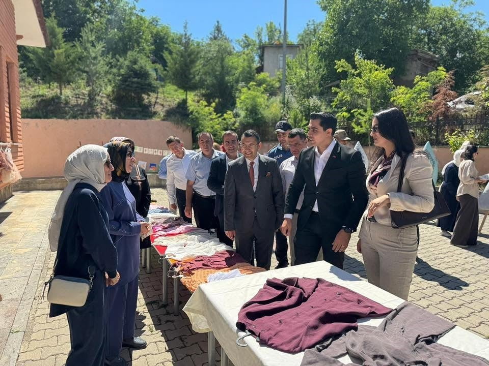 ERZİNCAN'IN KEMAH İLÇESİNDE HALK EĞİTİM MERKEZİ MÜDÜRLÜĞÜ TARAFINDAN DÜZENLENEN "HAYAT BOYU...