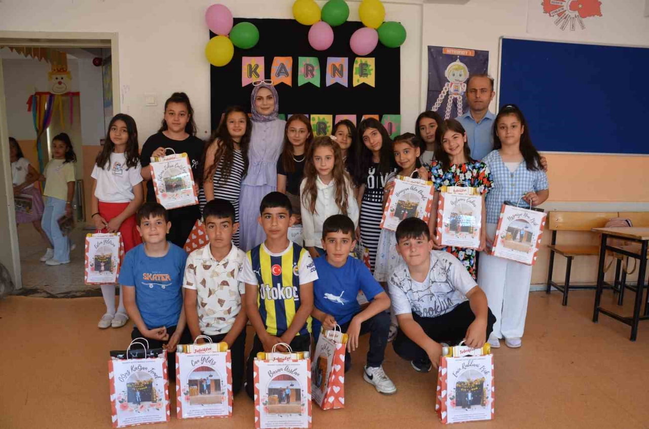 ERZİNCAN'IN TERCAN İLÇESİNDE 2025-2026 EĞİTİM ÖĞRETİM YILININ SONA ERMESİYLE 1988 ÖĞRENCİ KARNE...