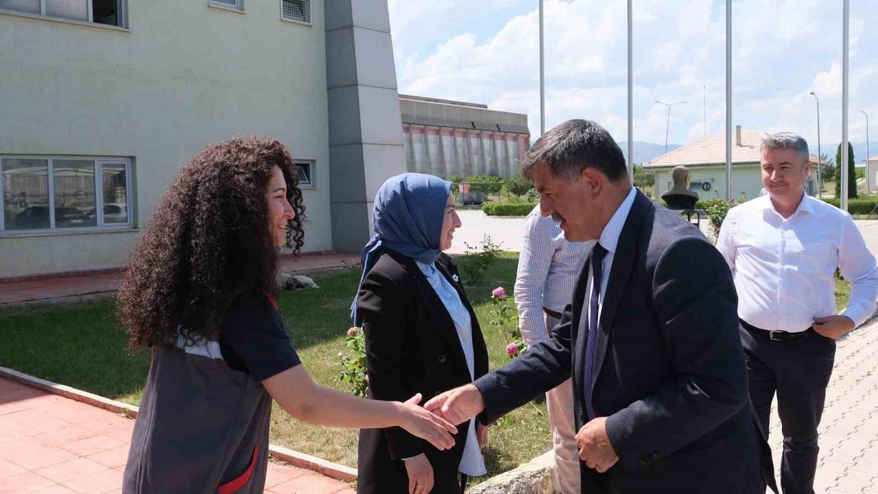 ERZİNCAN BELEDİYE BAŞKANI BEKİR AKSUN, AŞKALE ÇİMENTO FABRİKASI’NA BAĞLI ERZİNCAN ÖĞÜTME VE...