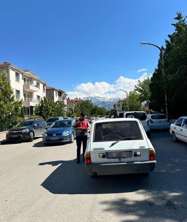 ERZİNCAN’DA OKUL ÇEVRELERİNDE GÜVENLİK UYGULAMASI GERÇEKLEŞTİRİLDİ