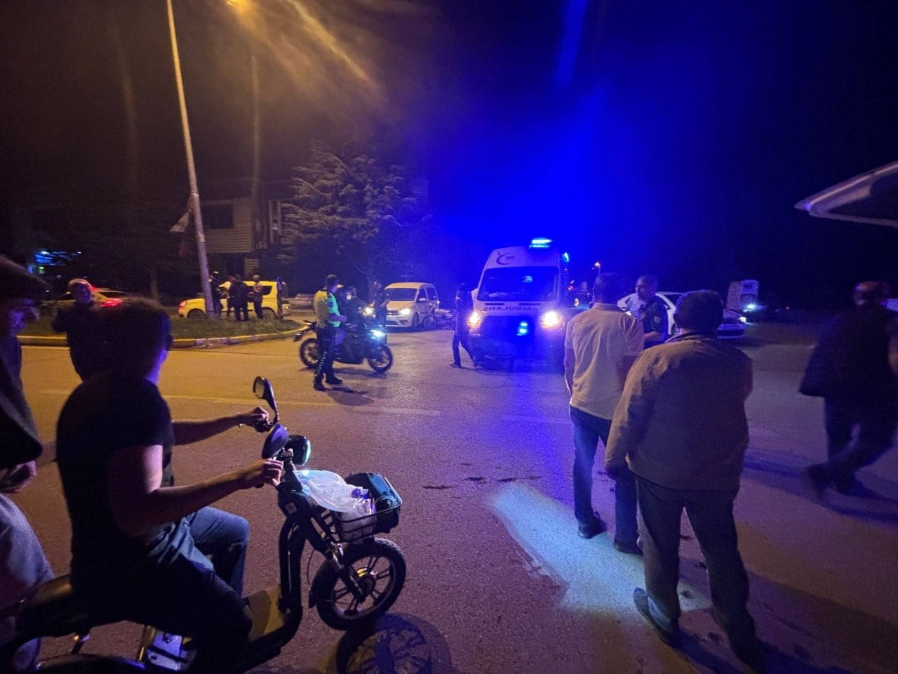 ERZİNCAN’DA OTOMOBİL İLE MOTOSİKLET ÇARPIŞTI: 2 YARALI