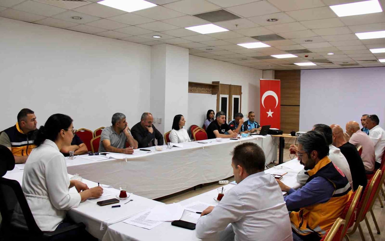 ERZİNCAN’DA SAĞLIK AFET PLANI TATBİKATI İÇİN HAZIRLIK TOPLANTISI YAPILDI