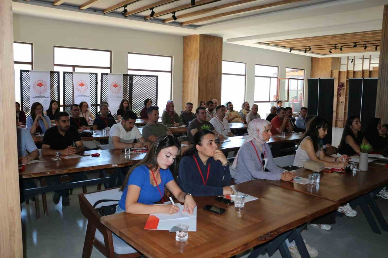 ERZİNCAN’DA SÜT VE SÜT ÜRÜNLERİ DENETİMLERİNE YÖNELİK EĞİTİM BAŞLADI