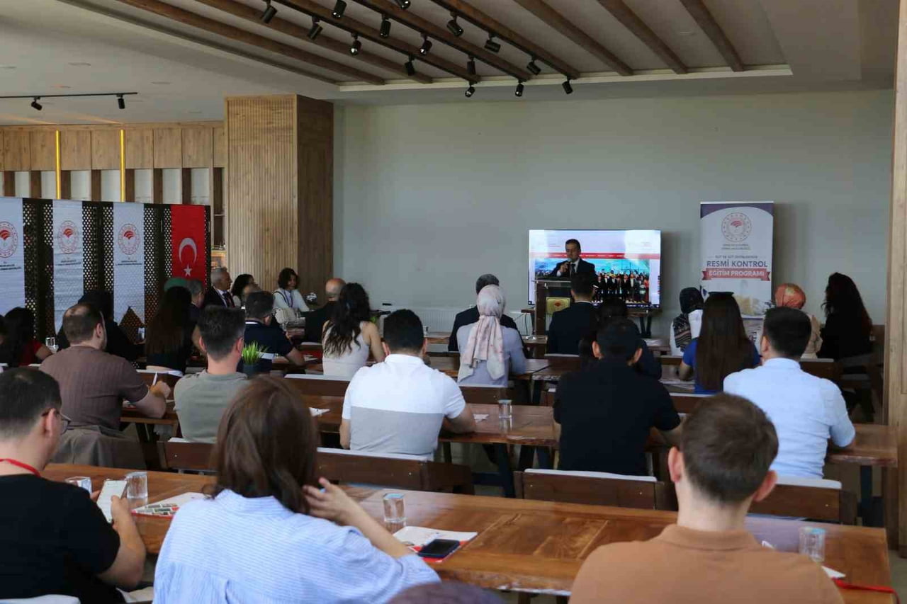 ERZİNCAN’DA SÜT VE SÜT ÜRÜNLERİ DENETİMLERİNE YÖNELİK EĞİTİM BAŞLADI