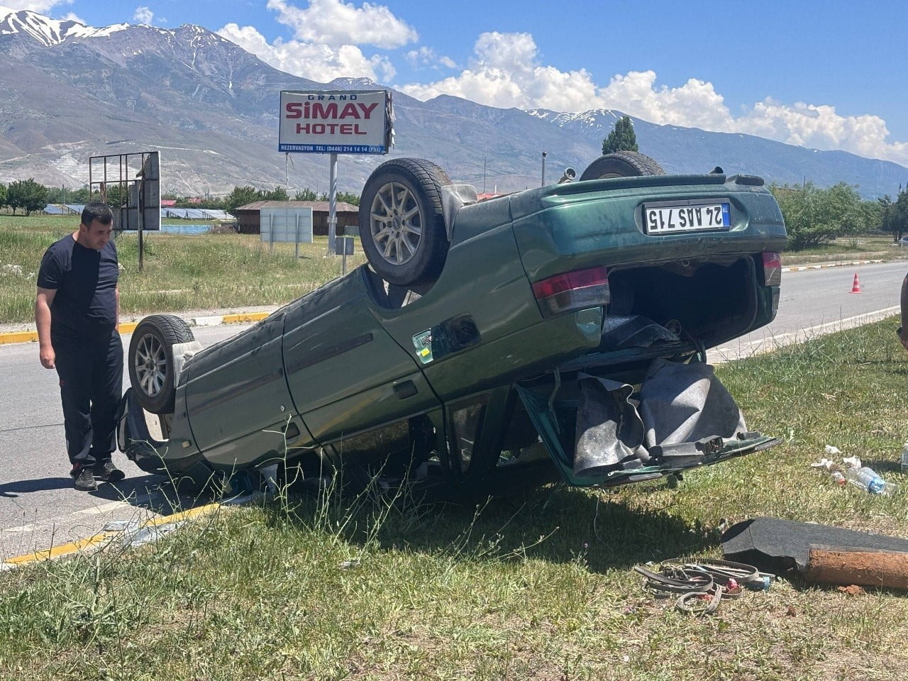 ERZİNCAN’DA TAKLA ATAN OTOMOBİLDE 2 KİŞİ YARALANDI