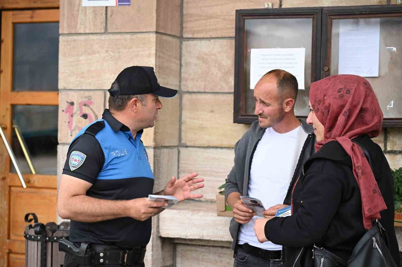 ERZİNCAN İL EMNİYET MÜDÜRLÜĞÜ EKİPLERİNCE, VATANDAŞLARIN İLETİŞİM YOLUYLA GERÇEKLEŞTİRİLEN...